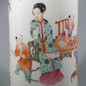 Chinese Famille Rose Porcelain Hat Stand Vase