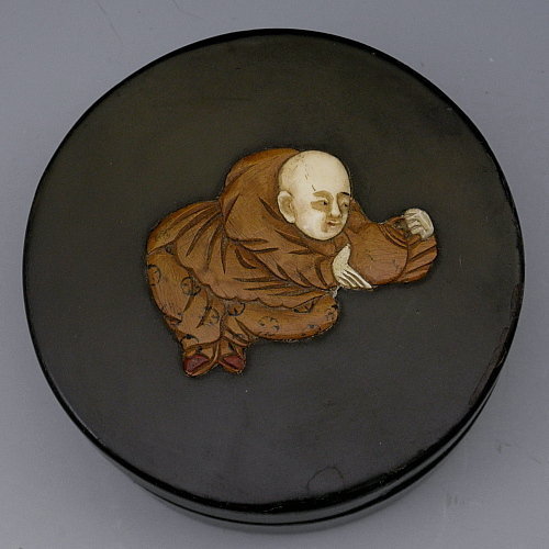 Japanese Black Round Tea Box with Figure