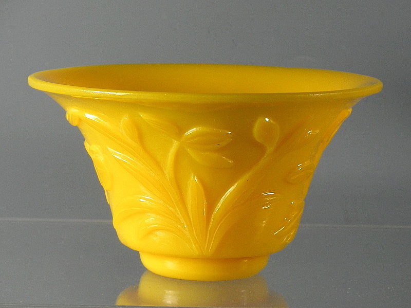 Imperial Chicken Fat Yellow Carved Peking Glass Wine Cup Bowl