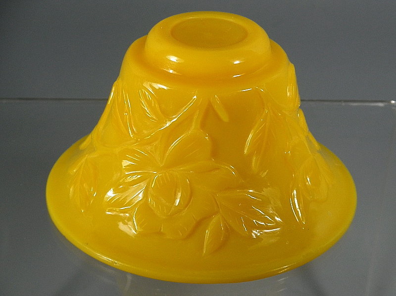 Imperial Chicken Fat Yellow Carved Peking Glass Wine Cup Bowl