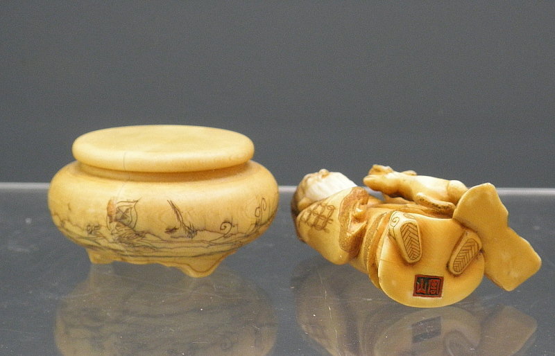 Small Ivory Okimono Jurojin Holding Peach Deer and Stand, Meiji/Taisho