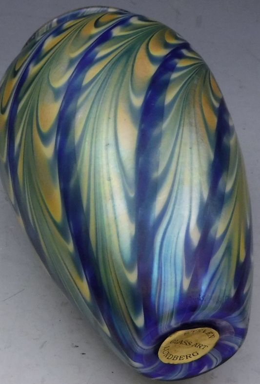 Steven Lundberg Gold Aurene and Blue Pulled Feather Art Glass Vase