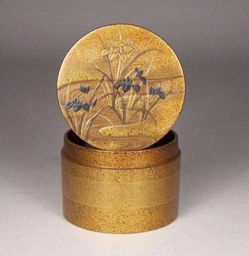 Small Round Japanese Gold Lacquer Box with Iris and Stream, Edo Meiji