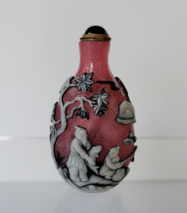 Antique Chinese retailer Dragon Peking Glass Snuff Bottle