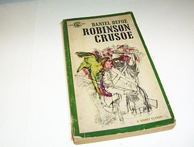 Robinson Crusoe by Danel Defoe paperback