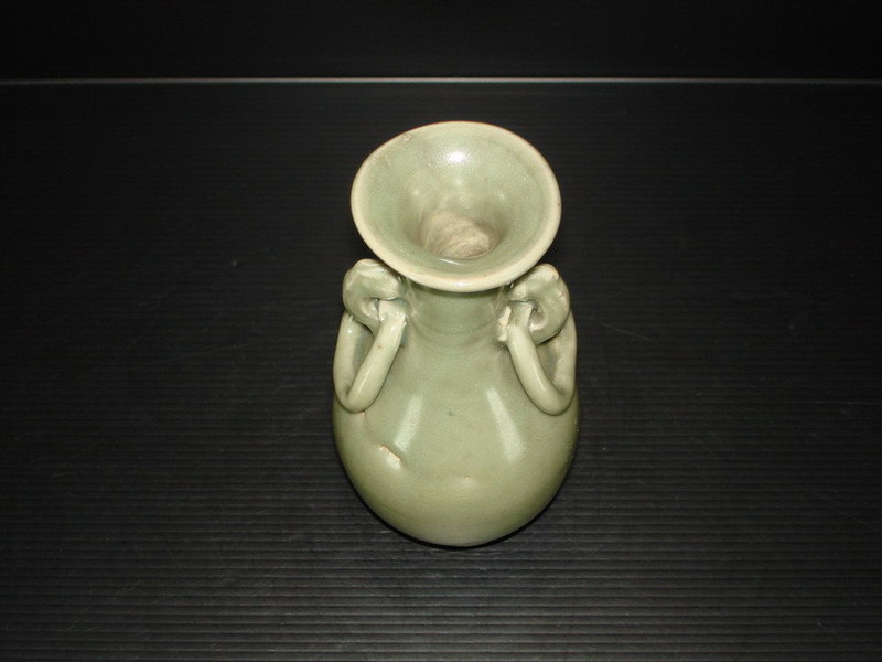 Yuan Ming longquan celadon vase with two ear