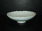 Yuan white shufu large bowl with dragon motif