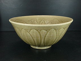 Rare northern Song longquan celadon bowl fish motif