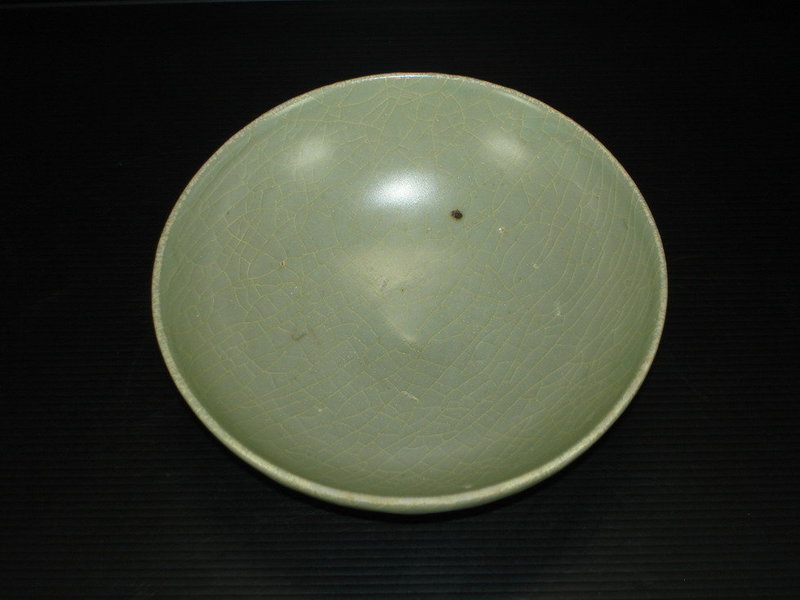 Song Yuan longquan celadon large alms bowl