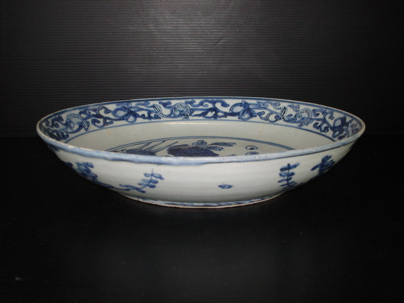 Ming Jiajing blue and white large chicken dish, 29.5cm
