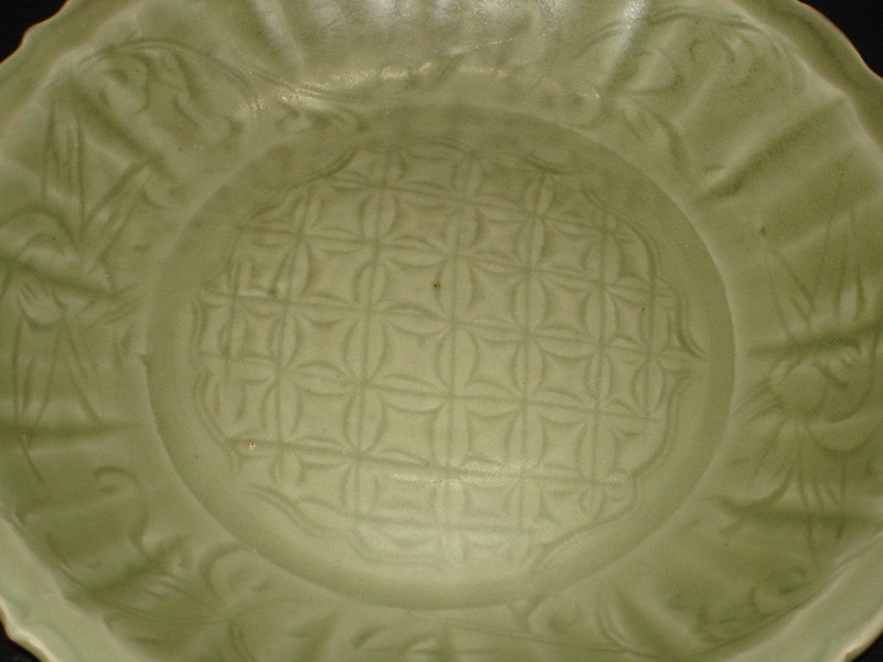 Yuan longquan celadon large carved lobbed dish, 36 cm