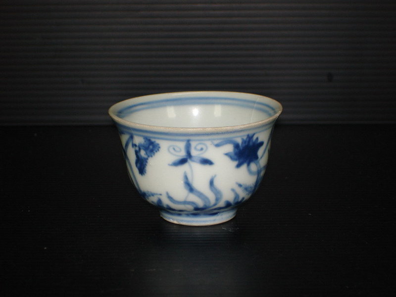 Rare Ming Chenghua flowery small palace bowl