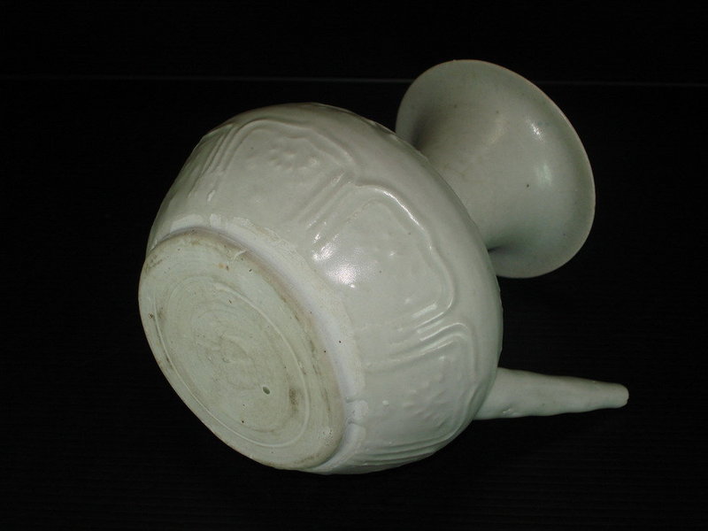 Song Yuan qingbai white glaze dragon pouring vessel