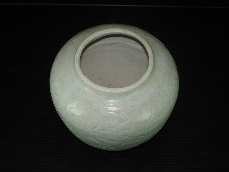 Rare Song Yuan qingbai carved peony flower jar