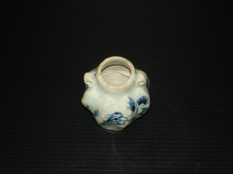 Rare Yuan dynasty blue and white star shape jar