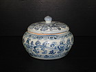 Rare Ming 15th century blue and white large covered jar