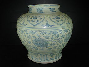 Early Ming 15 century blue and white large jar 30cm