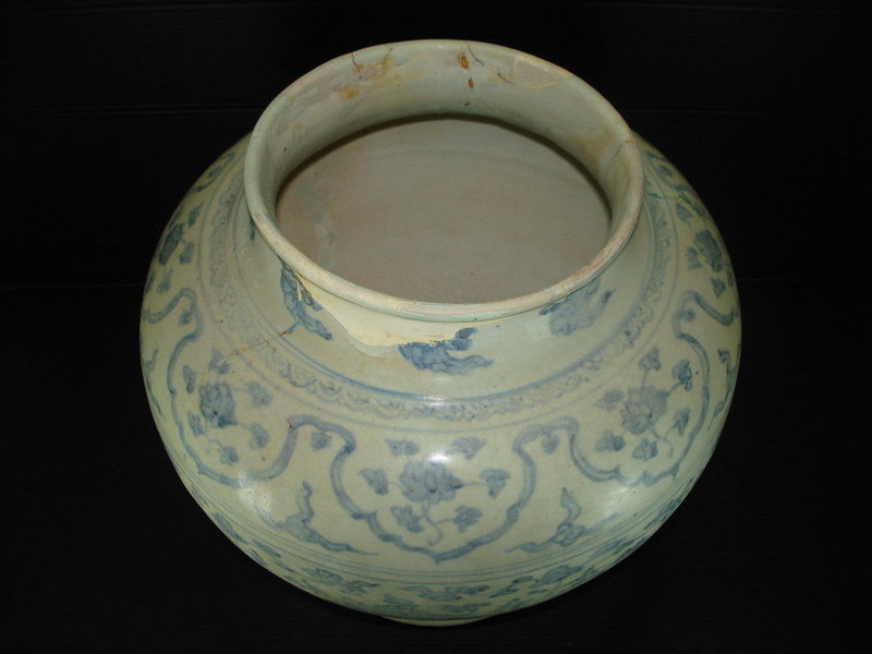 Early Ming 15 century blue and white large jar 30cm
