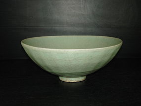 Rare Song dynasty celadon Guan type large bowl