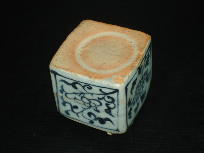 Rare Yuan blue and white square dragon ink jar