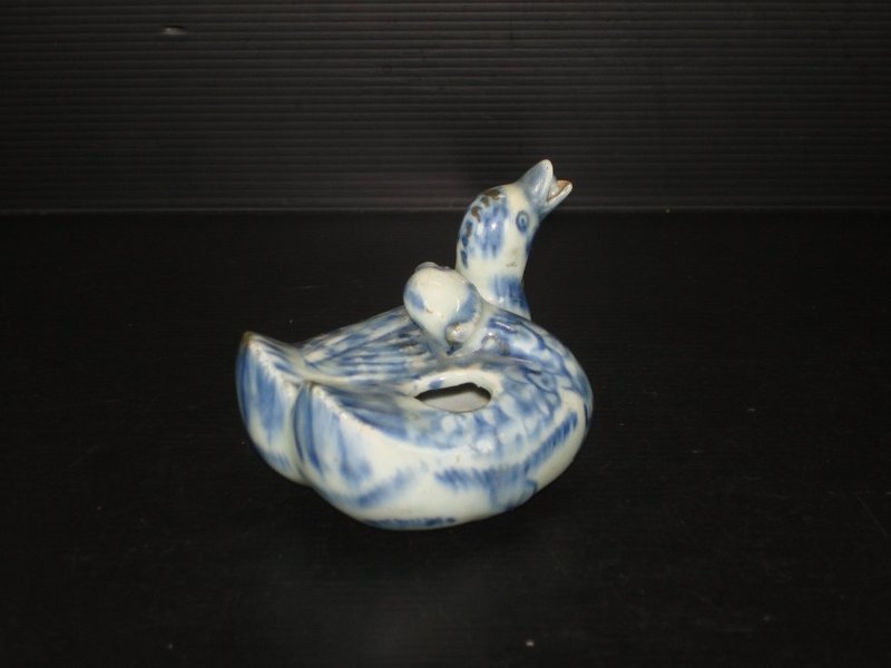 Rare Ming 15th century blue and white duck ewer