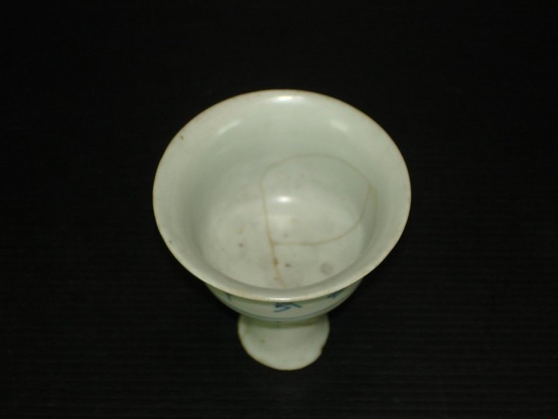 Rare Yuan dynasty blue and white chaligraphy stemcup