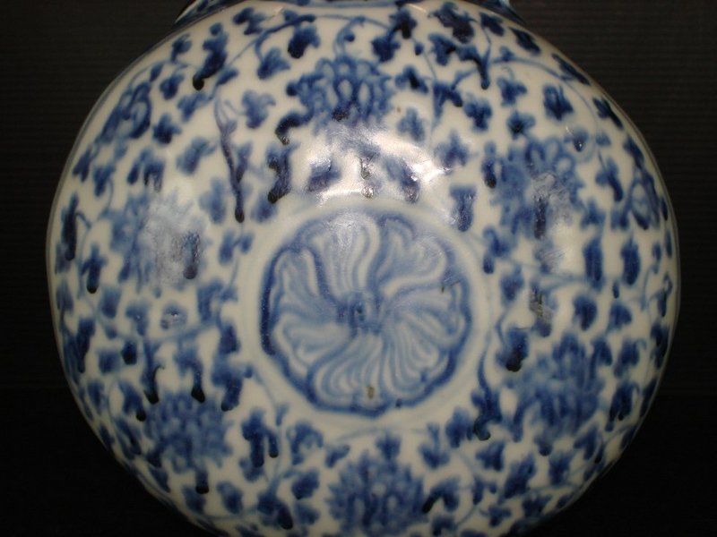 Rare Ming 15th century blue and white moon flask