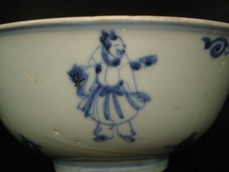Rare Ming Chenghua human blue and white bowl