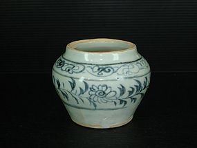 Rare Yuan dynasty blue and white big guan jar