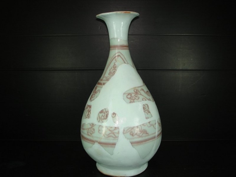 Rare sample Yuan underglaze copper red yuhuchun vase