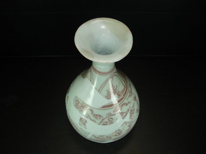 Rare sample Yuan underglaze copper red yuhuchun vase