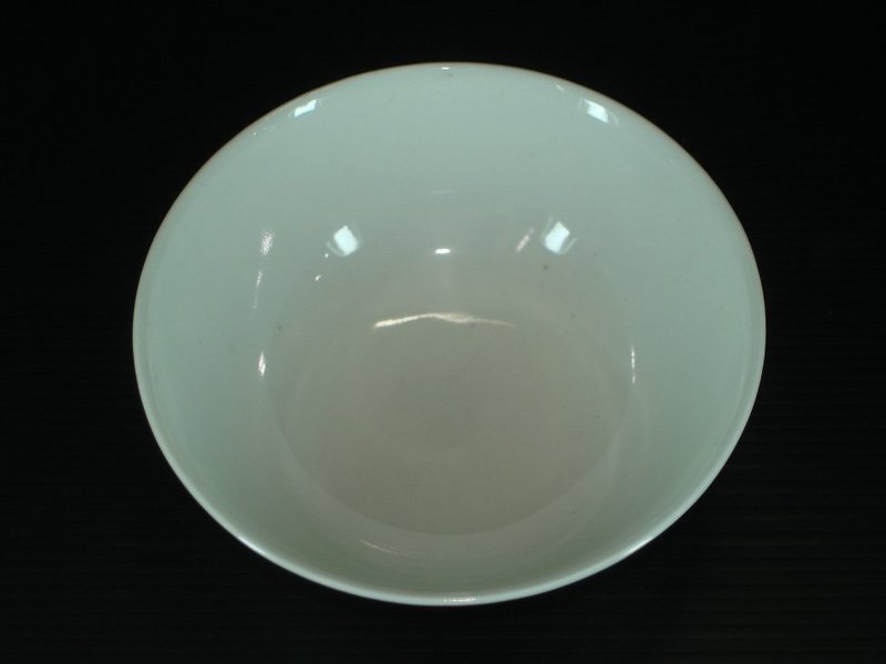 Qing famille rose Yongzheng mark enamel bowl