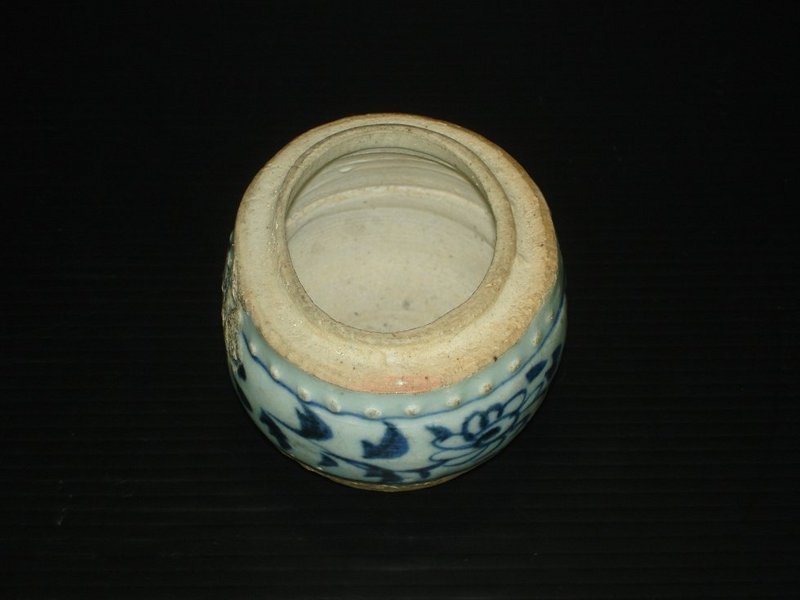 Rare Yuan blue and white drum shape jar