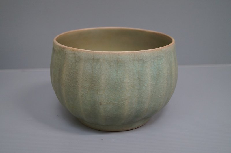 Song longquan celadon large alms bowl