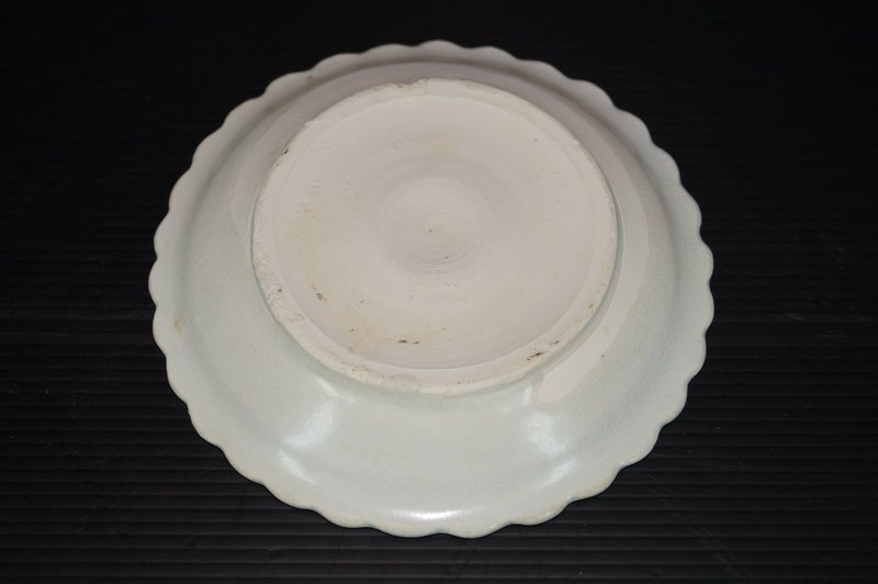 Fine northern Song Ding ware flower shape dish