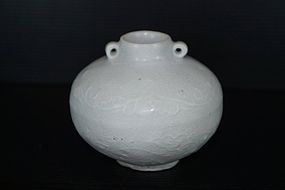 Rare Song dynasty white glaze molded jar