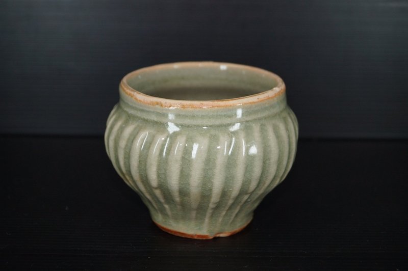 Rare Song longquan celadon big ribbed jar