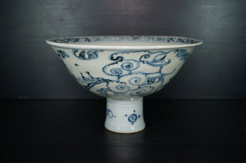 Early Ming Xuande - Interregnum large stem bowl