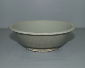 Song dynasty celadon Guan type big washer