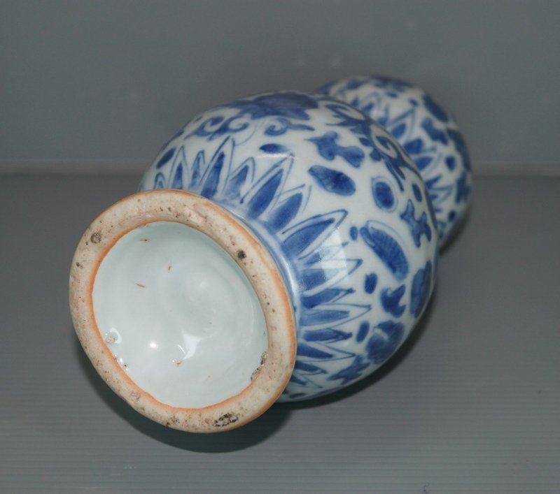 Ming 17th century blue and white double gourd vase