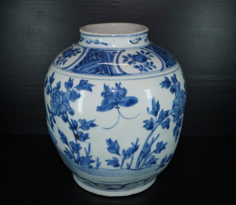 Ming transitional blue and white large jar