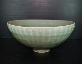 Song dynasty longquan celadon large bowl