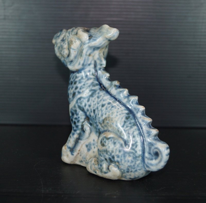 Rare Vietnamese 15th century blue and white dragon