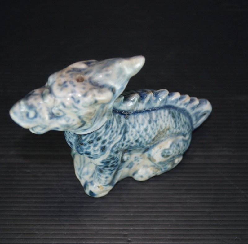 Rare Vietnamese 15th century blue and white dragon