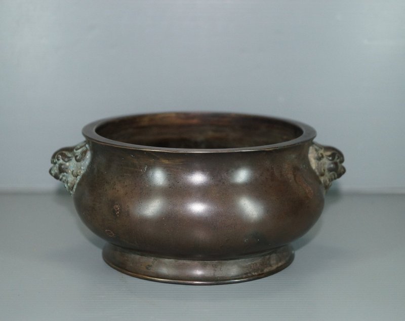 Ming dynasty Chinese bronze censer with lion mask