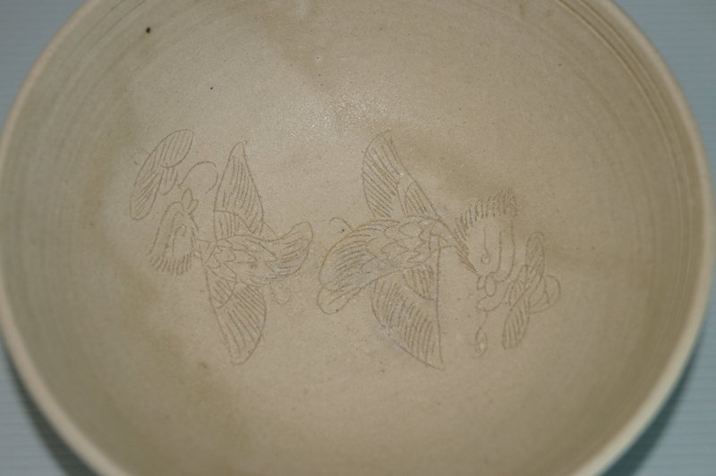 Rare Five dynasties Yue bowl with carved birds motif