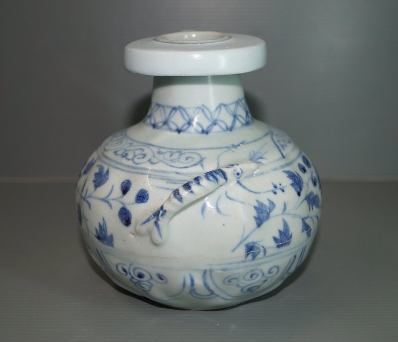 Rare Yuan dynasty blue and white large ewer with shrimp motif