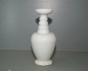 Rare Tang dynasty Xing ware white glaze vase