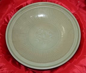 A Ming dynasty longquan celadon large plate 28 cm