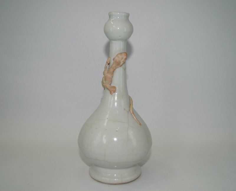 Rare Ming Jiajing garlic head vase with biscuit dragon motif.